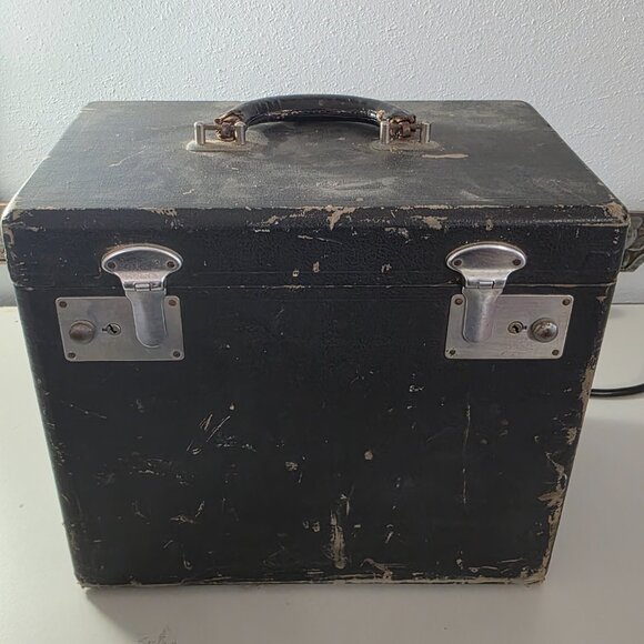 Vintage Singer Featherweight 221 Sewing Machine – 1957 – Runs - Picture 7 of 7